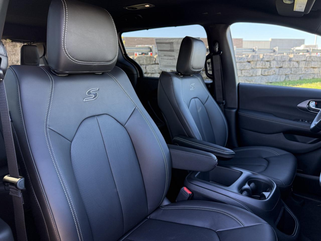 2026 Chrysler Pacifica Select FWD Photo