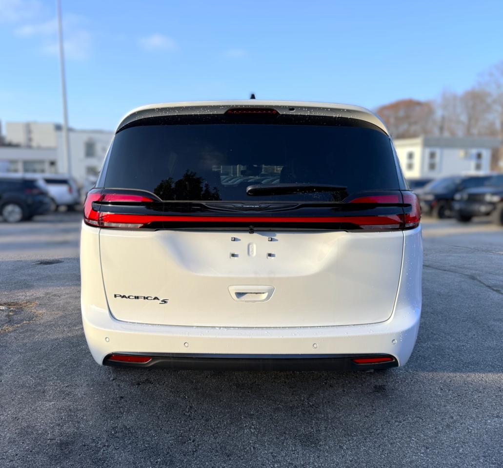 2026 Chrysler Pacifica Select FWD Photo