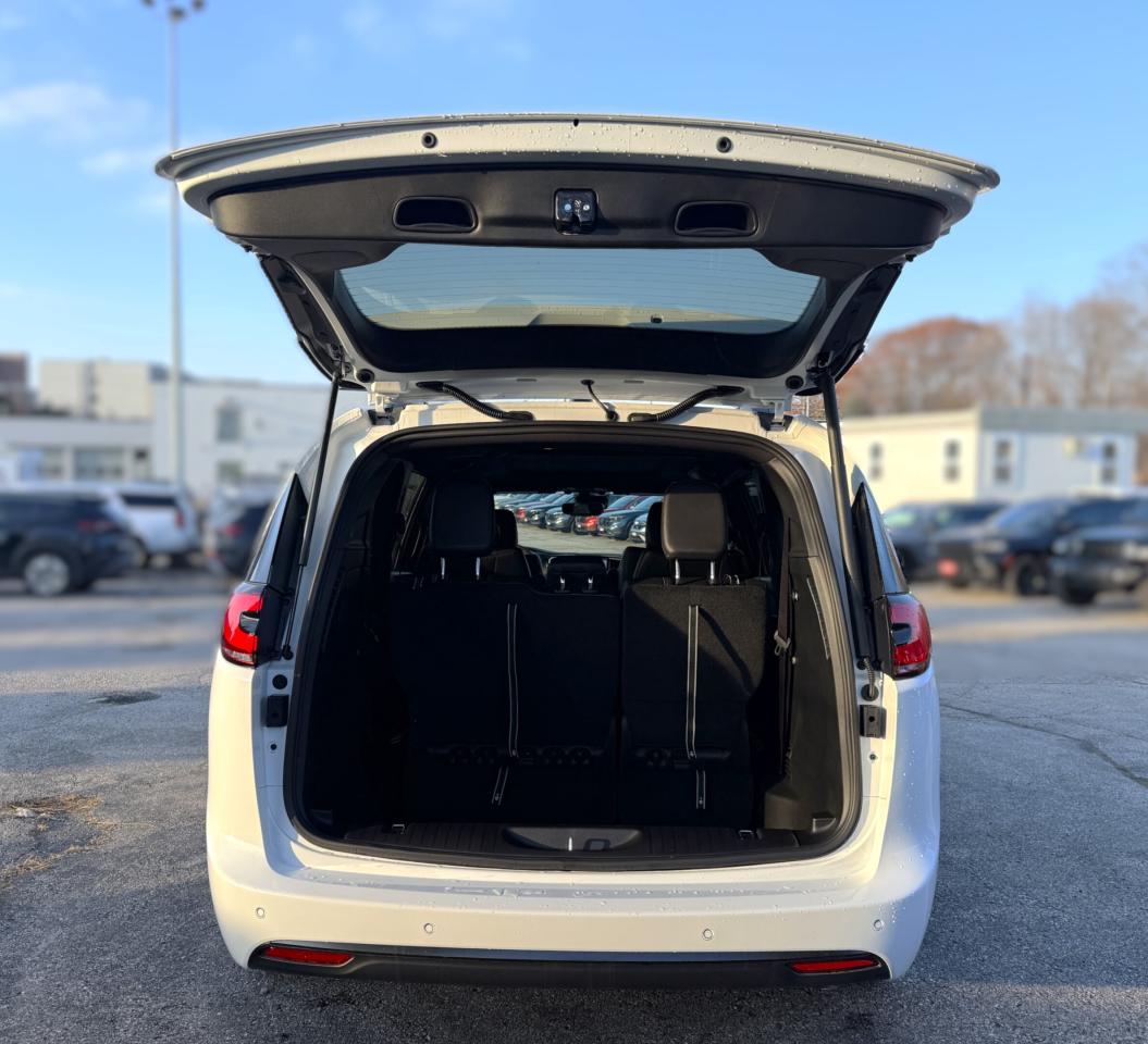 2026 Chrysler Pacifica Select FWD Photo