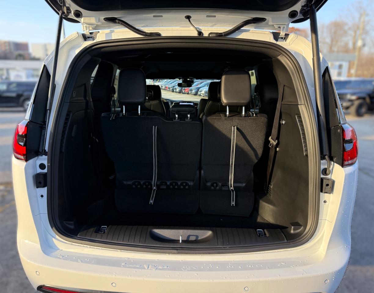 2026 Chrysler Pacifica Select FWD Photo