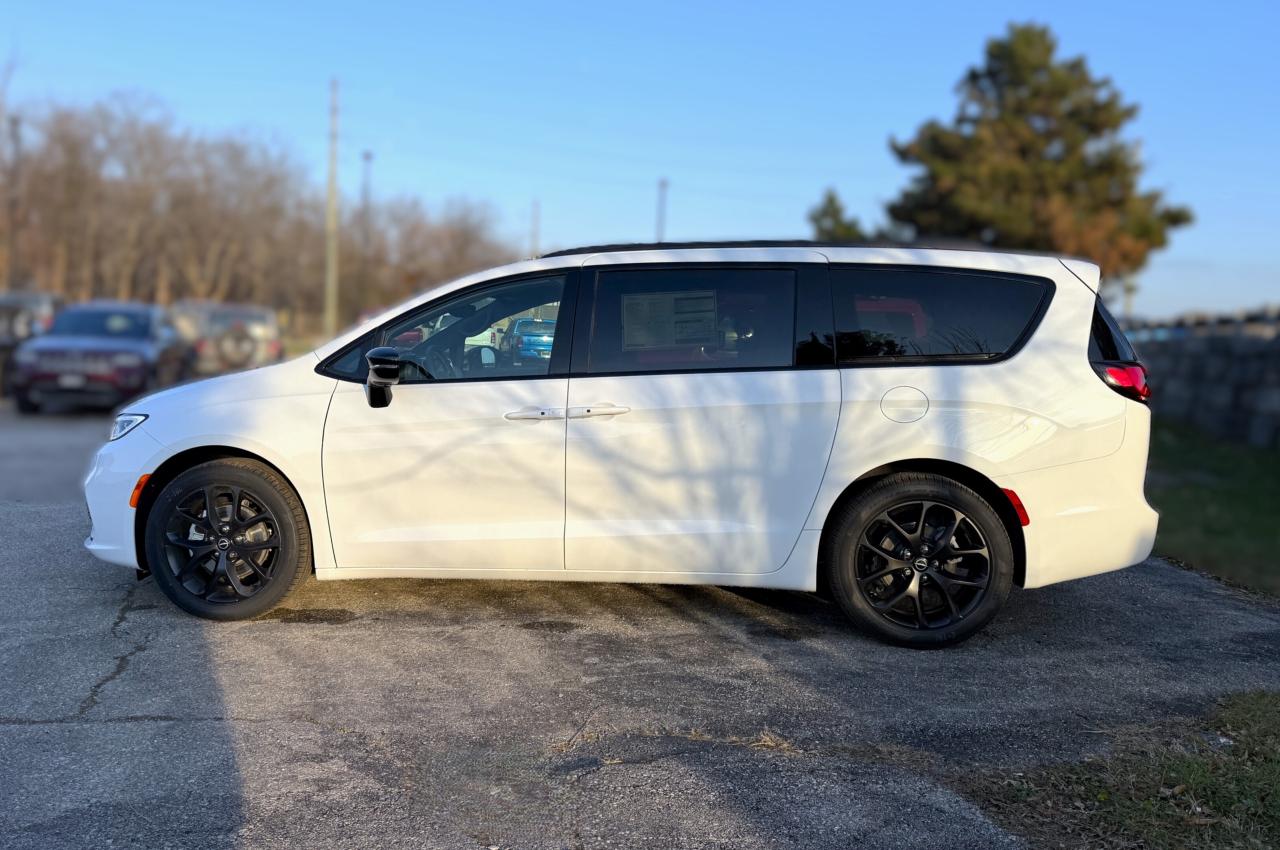 2026 Chrysler Pacifica Select FWD Photo