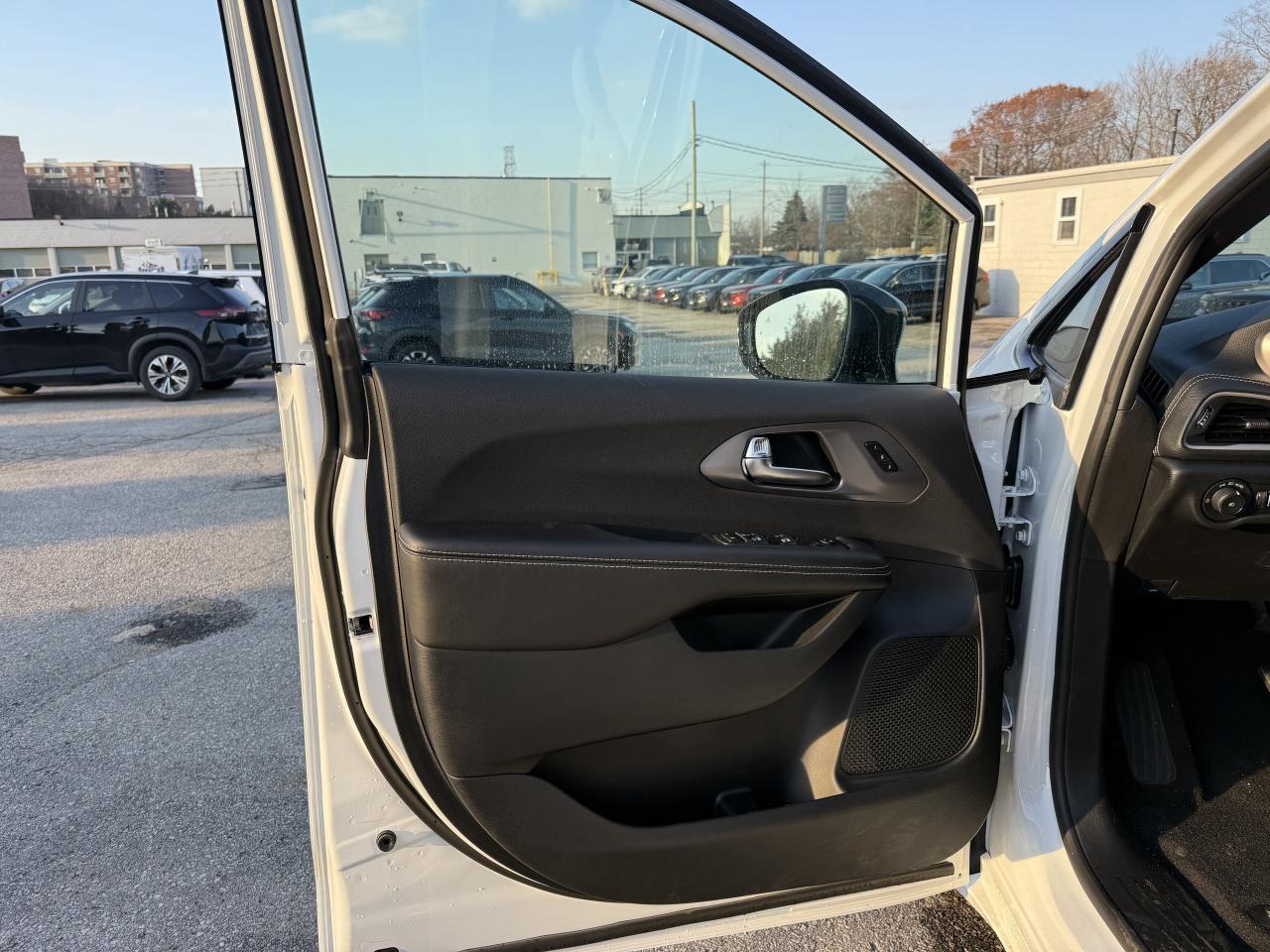 2026 Chrysler Pacifica Select FWD Photo