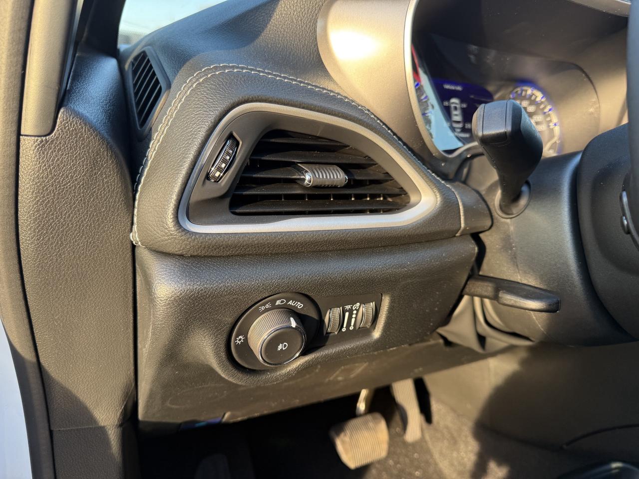 2026 Chrysler Pacifica Select FWD Photo