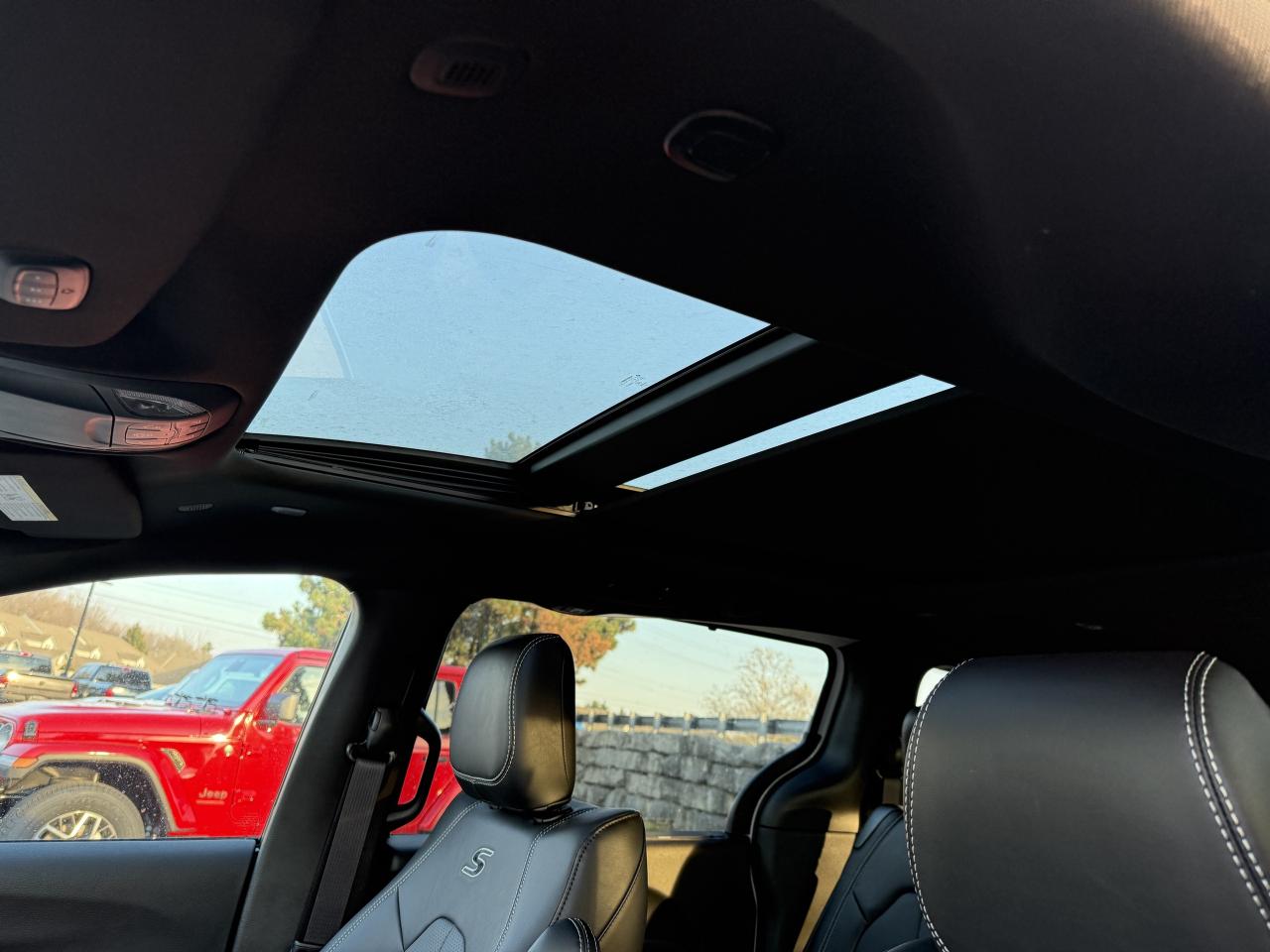 2026 Chrysler Pacifica Select FWD Photo