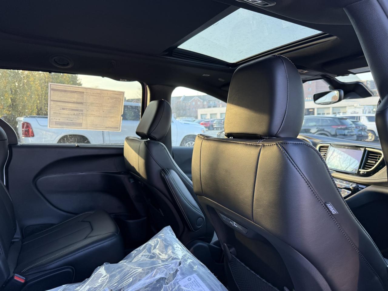 2026 Chrysler Pacifica Select FWD Photo