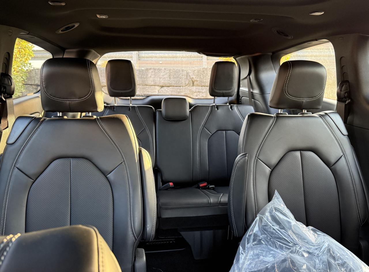 2026 Chrysler Pacifica Select FWD Photo