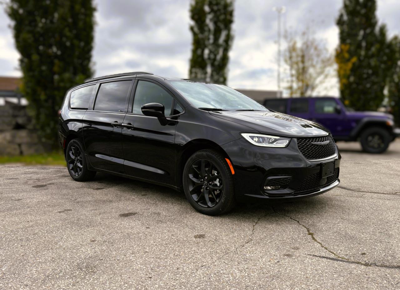 2026 Chrysler Pacifica Select FWD Photo