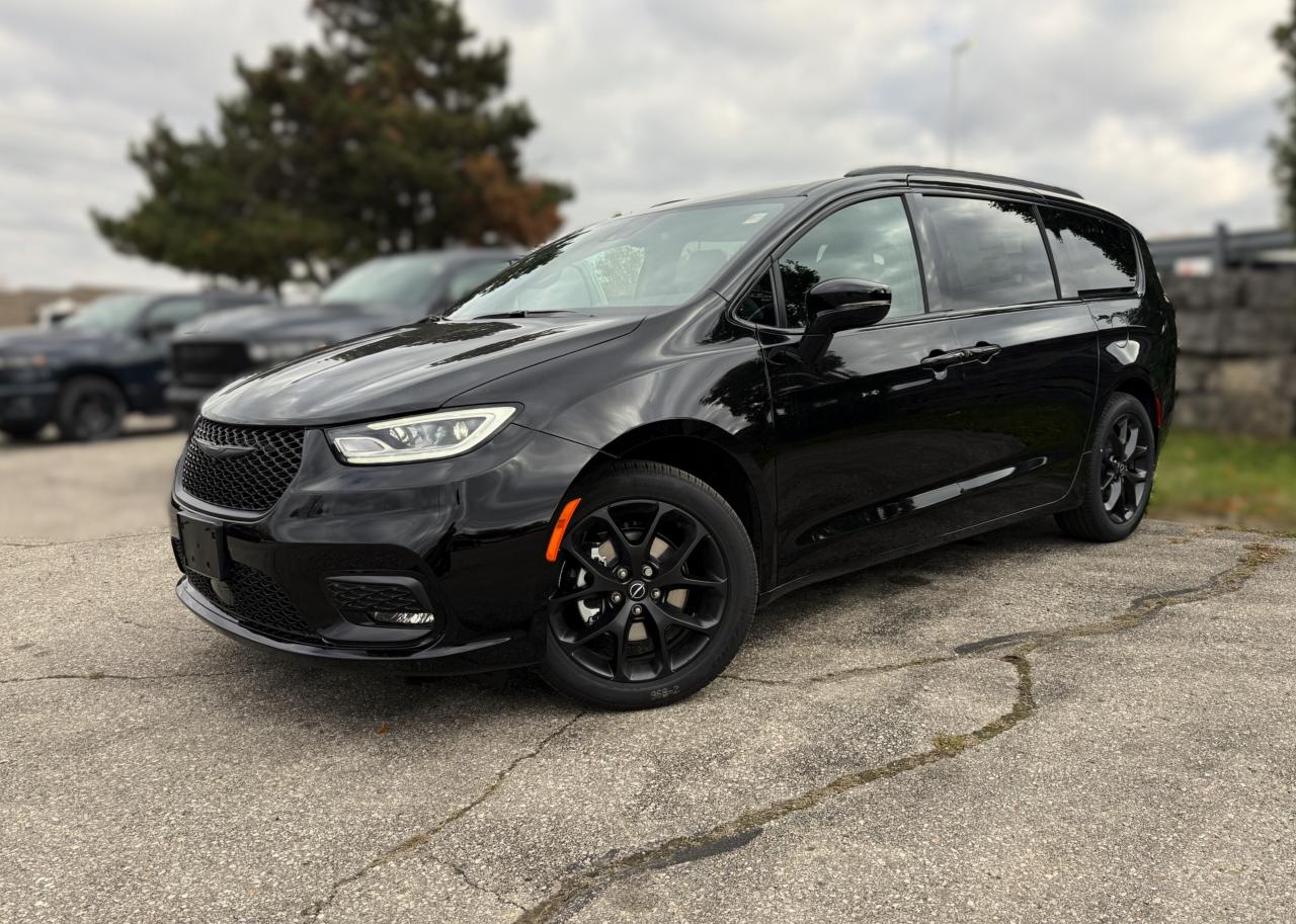 New 2026 Chrysler Pacifica Select FWD for sale in Waterloo, ON