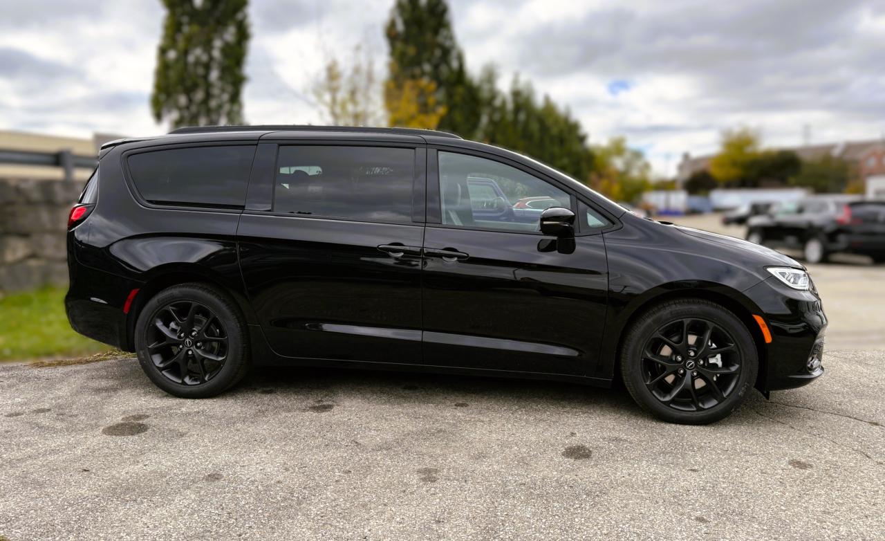 2026 Chrysler Pacifica Select FWD Photo