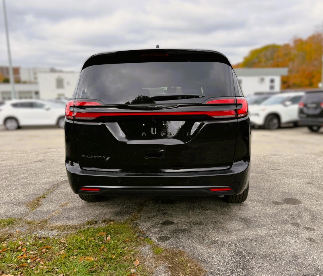 2026 Chrysler Pacifica Select FWD Photo