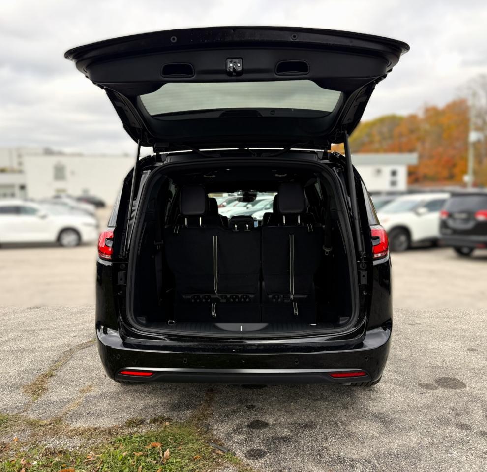 2026 Chrysler Pacifica Select FWD Photo