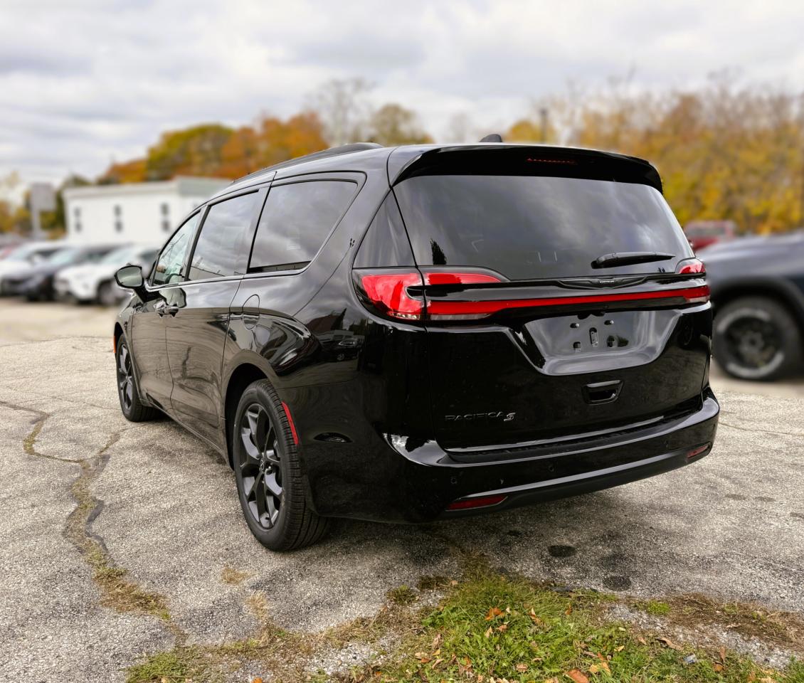 2026 Chrysler Pacifica Select FWD Photo