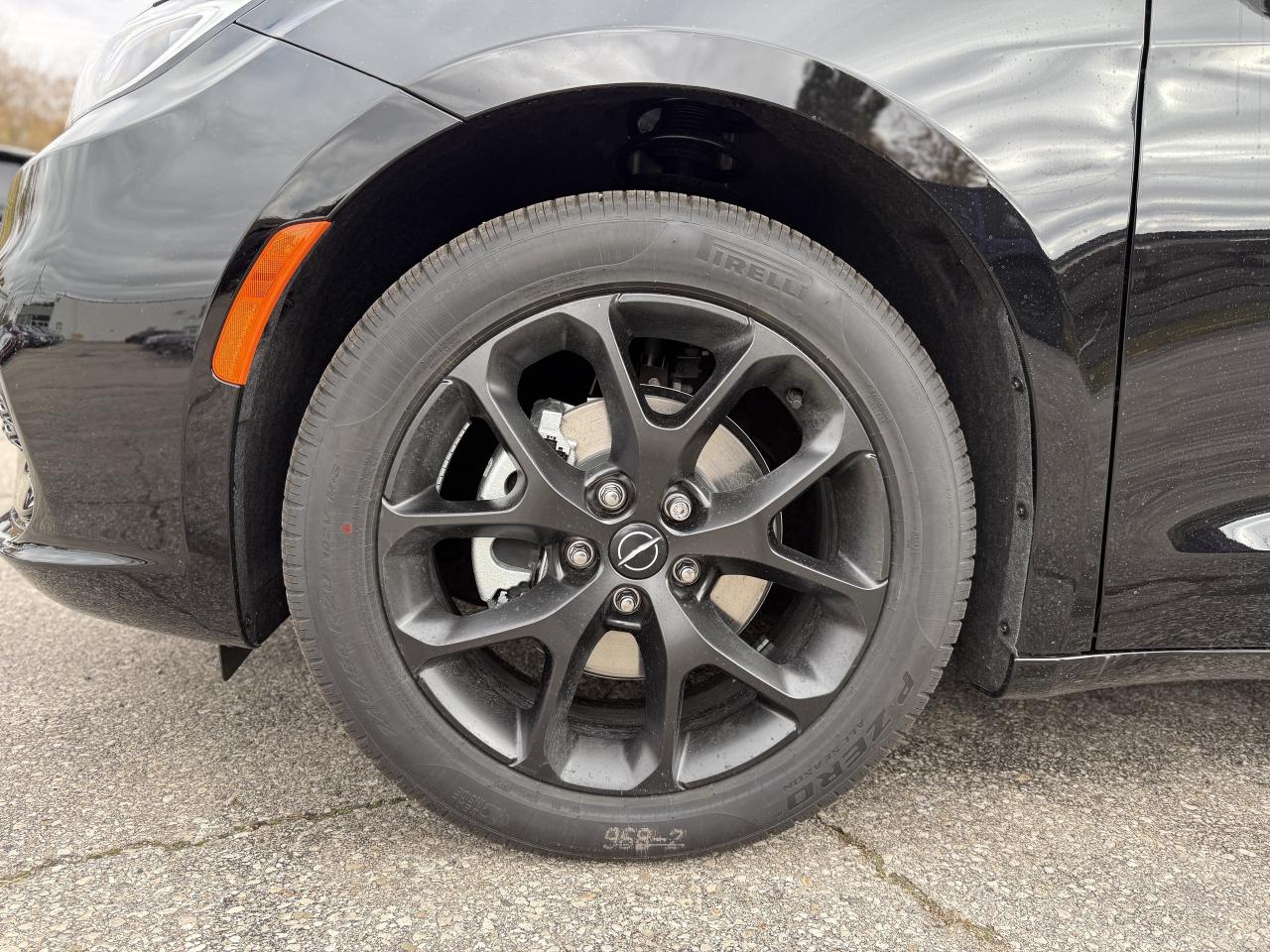 2026 Chrysler Pacifica Select FWD Photo