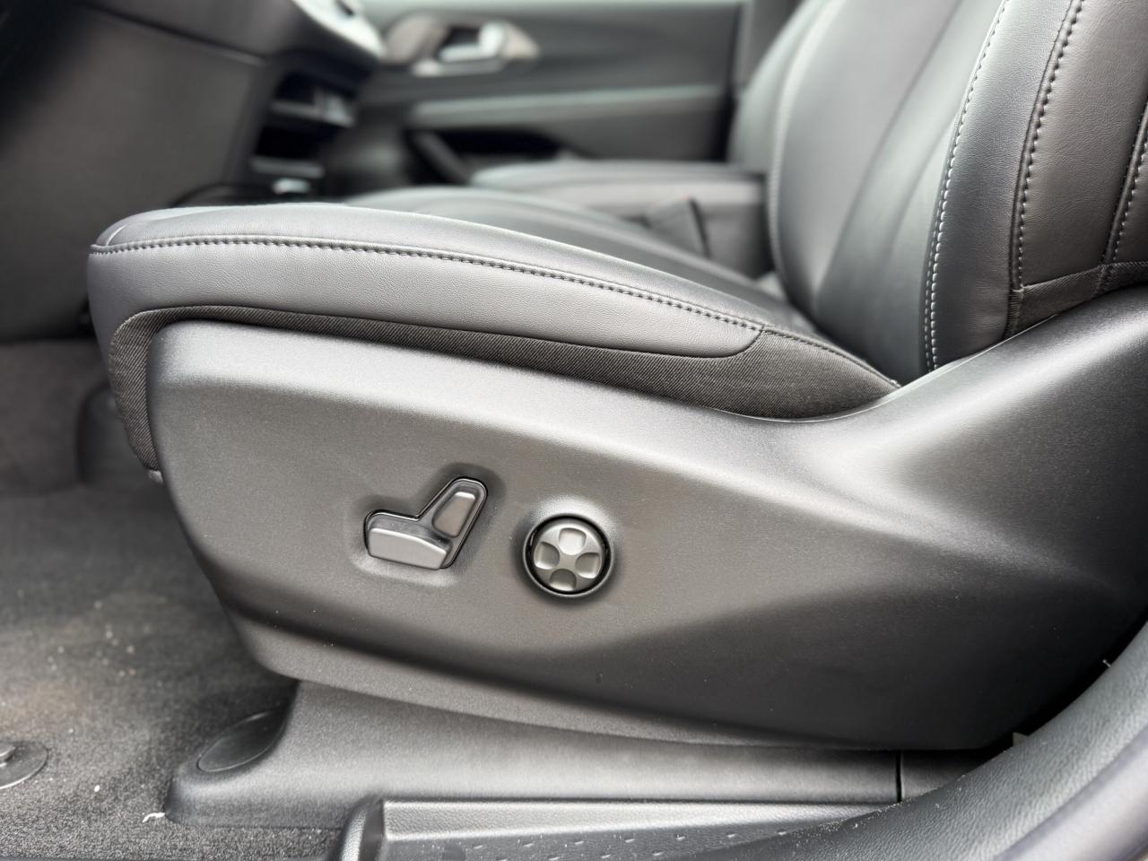 2026 Chrysler Pacifica Select FWD Photo