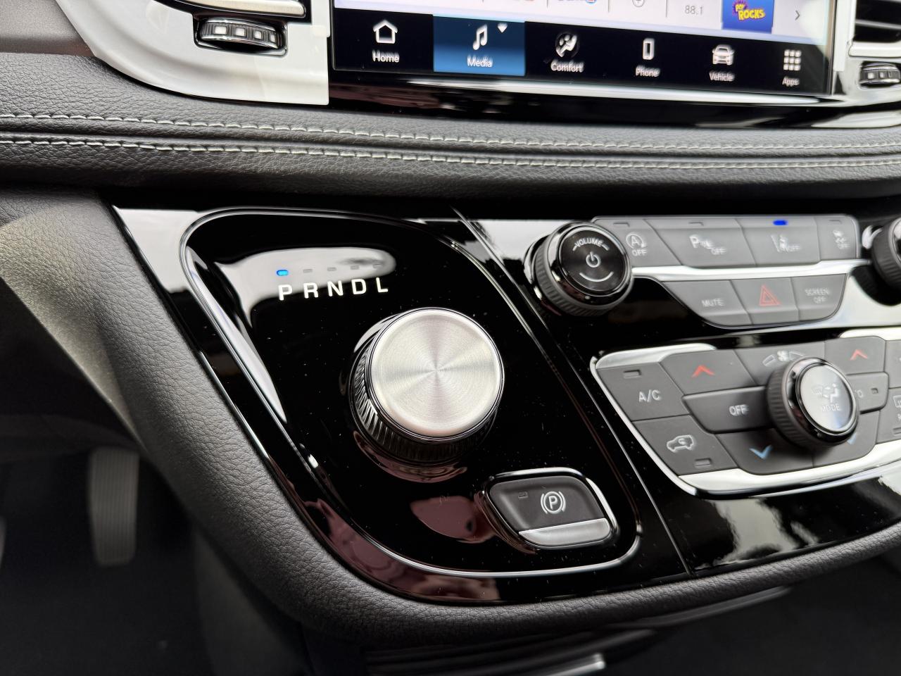 2026 Chrysler Pacifica Select FWD Photo