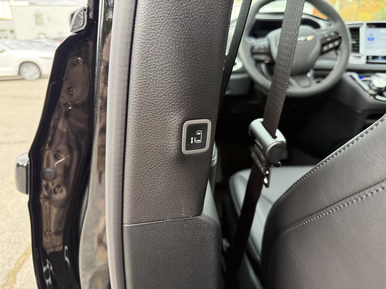 2026 Chrysler Pacifica Select FWD Photo