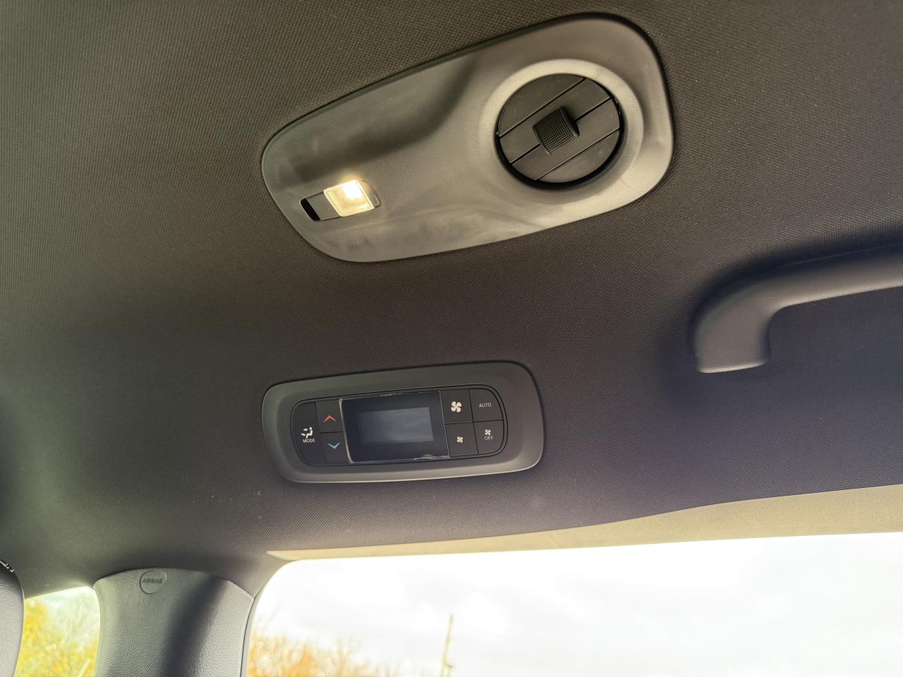 2026 Chrysler Pacifica Select FWD Photo