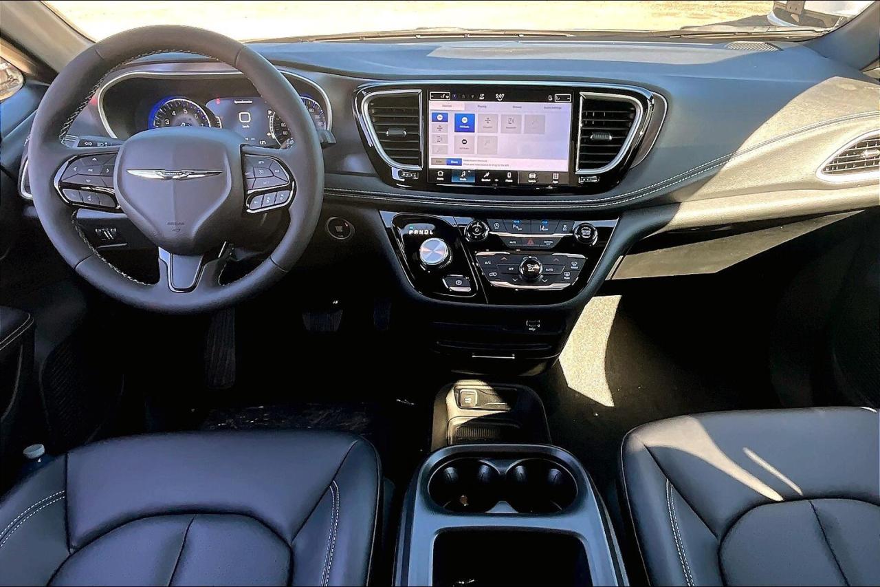 2026 Chrysler Pacifica SELECT AWD | Leather | Sunroof | S APP PKG Photo4