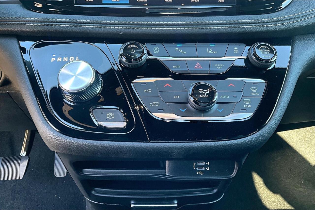 2026 Chrysler Pacifica SELECT AWD | Leather | Sunroof | S APP PKG Photo