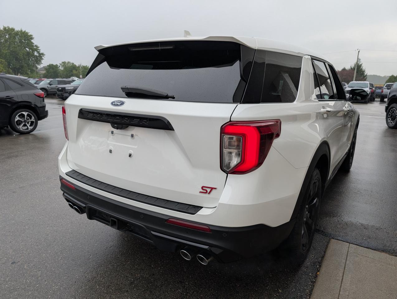 2022 Ford Explorer ST Photo4