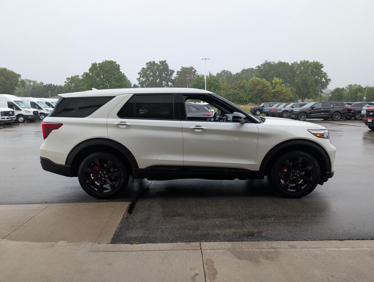 2022 Ford Explorer ST Photo