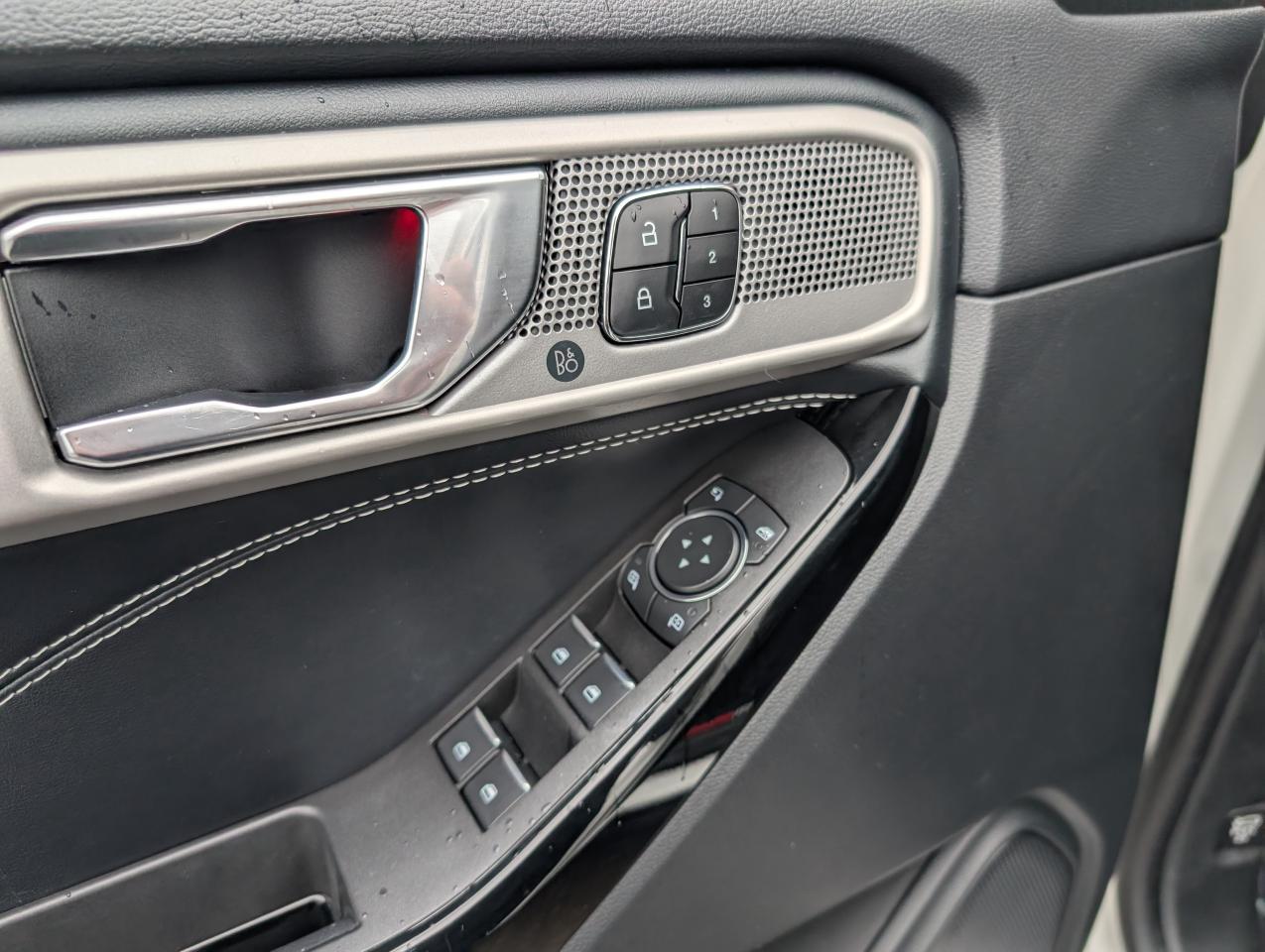 2022 Ford Explorer ST Photo