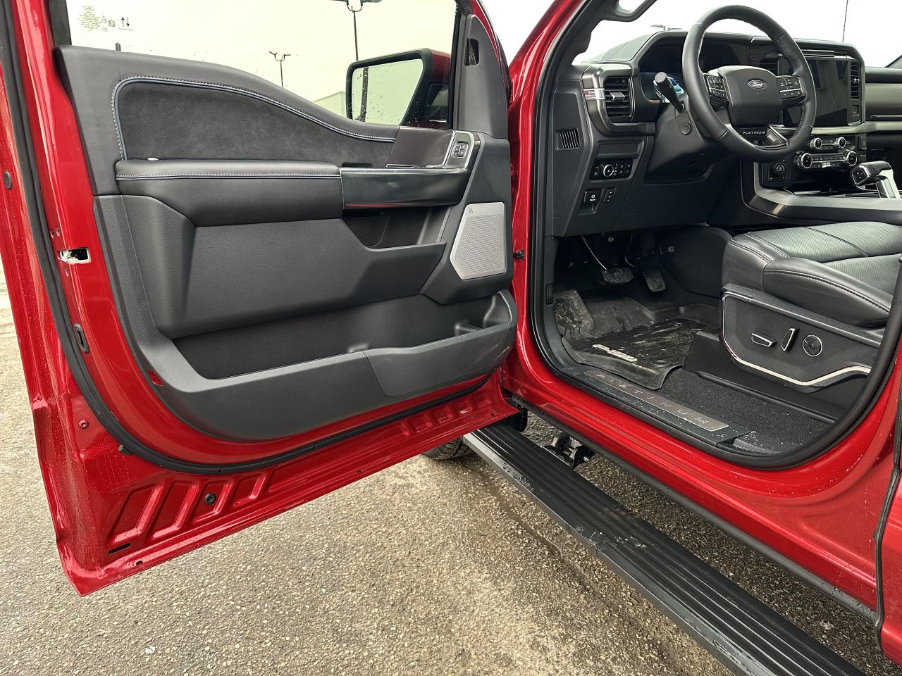 2025 Ford F-150 PLATINUM/HYBRID/EVEN THE COLOUR IS AN OPTION!!!!! Photo