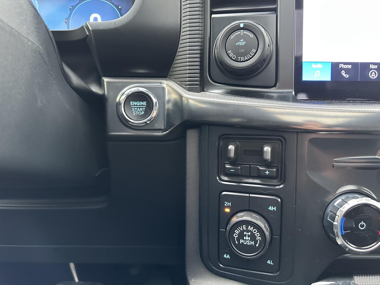 2025 Ford F-150 PLATINUM/HYBRID/EVEN THE COLOUR IS AN OPTION!!!!! Photo