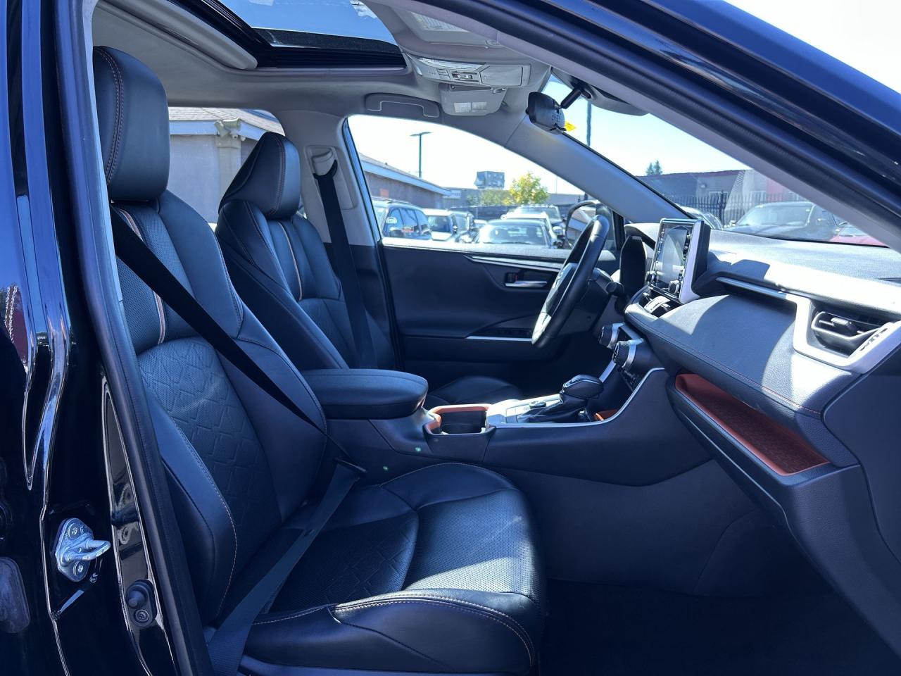 2021 Toyota RAV4 TRAIL AWD | COOLED LEATHER | SUNROOF | 19IN ALLOYS Photo