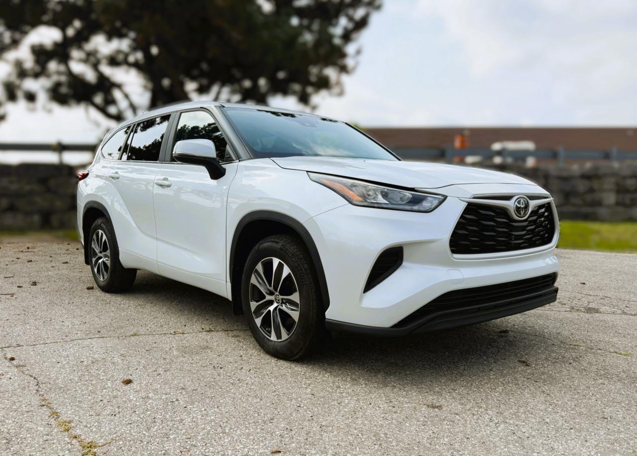 2023 Toyota Highlander LE AWD | BLIND SPOT | HEATED SEATS | Photo