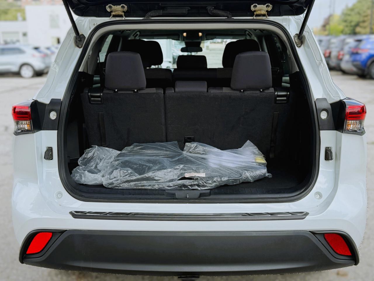 2023 Toyota Highlander LE AWD | BLIND SPOT | HEATED SEATS | Photo