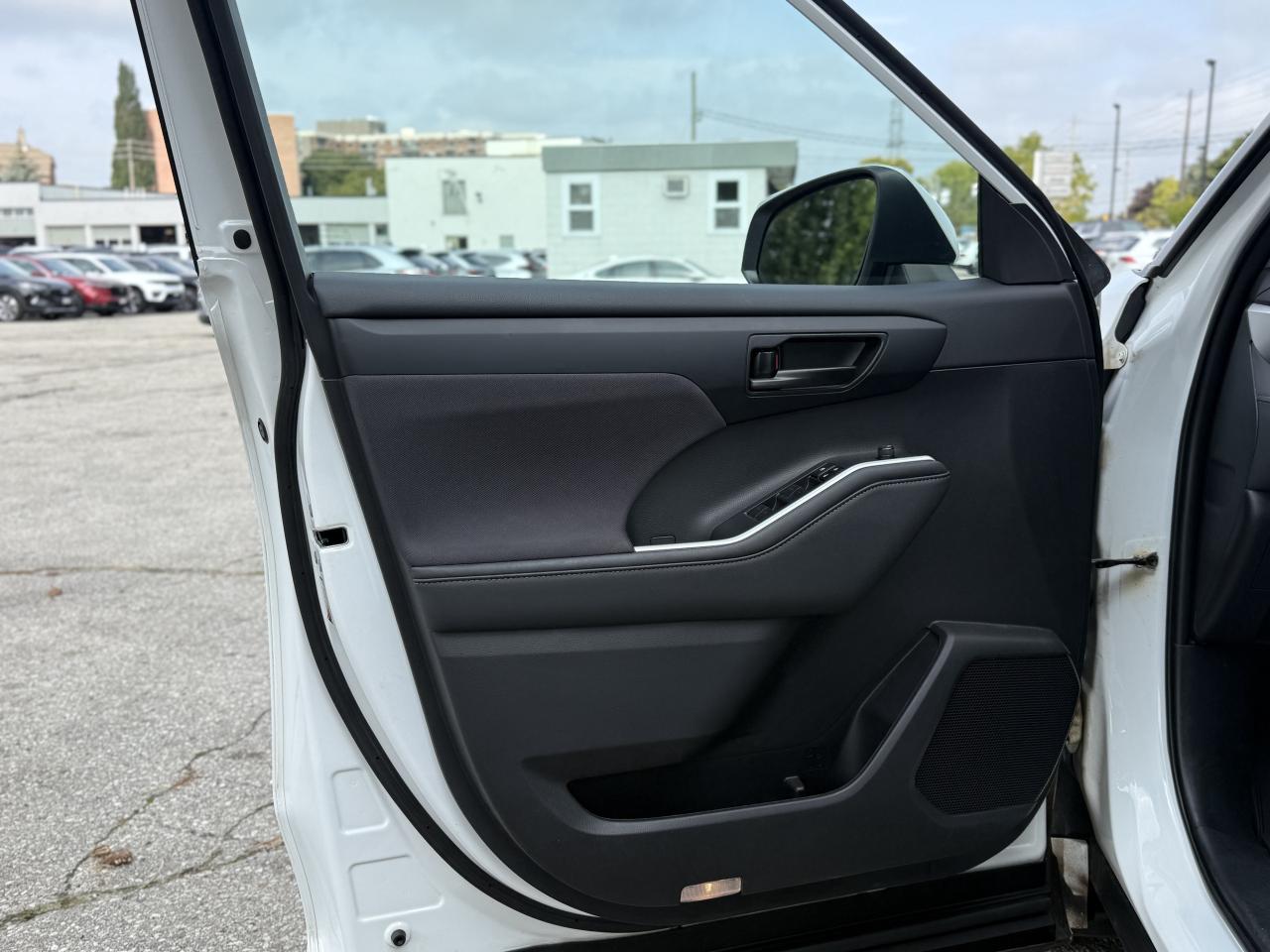 2023 Toyota Highlander LE AWD | BLIND SPOT | HEATED SEATS | Photo