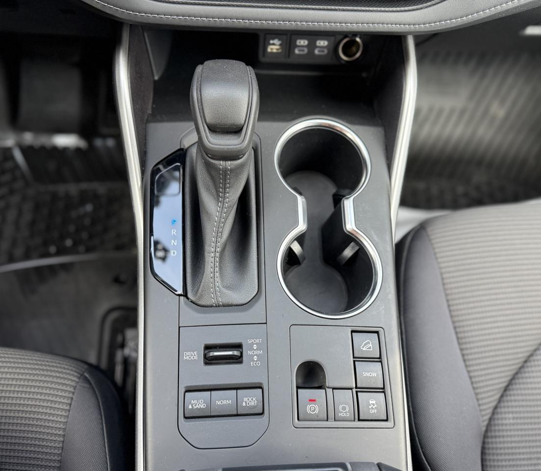 2023 Toyota Highlander LE AWD | BLIND SPOT | HEATED SEATS | Photo