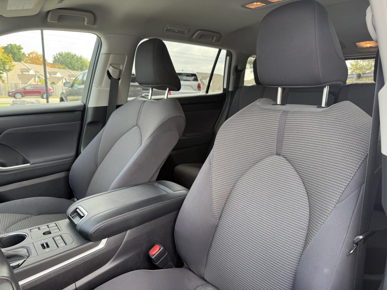 2023 Toyota Highlander LE AWD | BLIND SPOT | HEATED SEATS | Photo