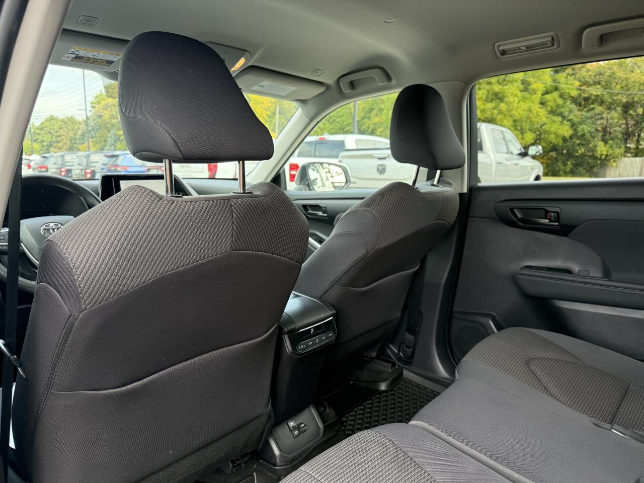 2023 Toyota Highlander LE AWD | BLIND SPOT | HEATED SEATS | Photo