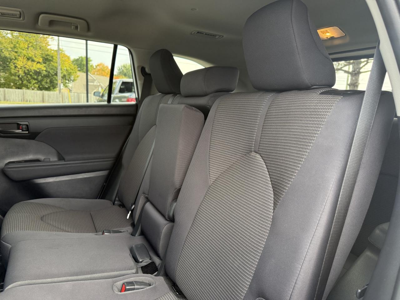 2023 Toyota Highlander LE AWD | BLIND SPOT | HEATED SEATS | Photo