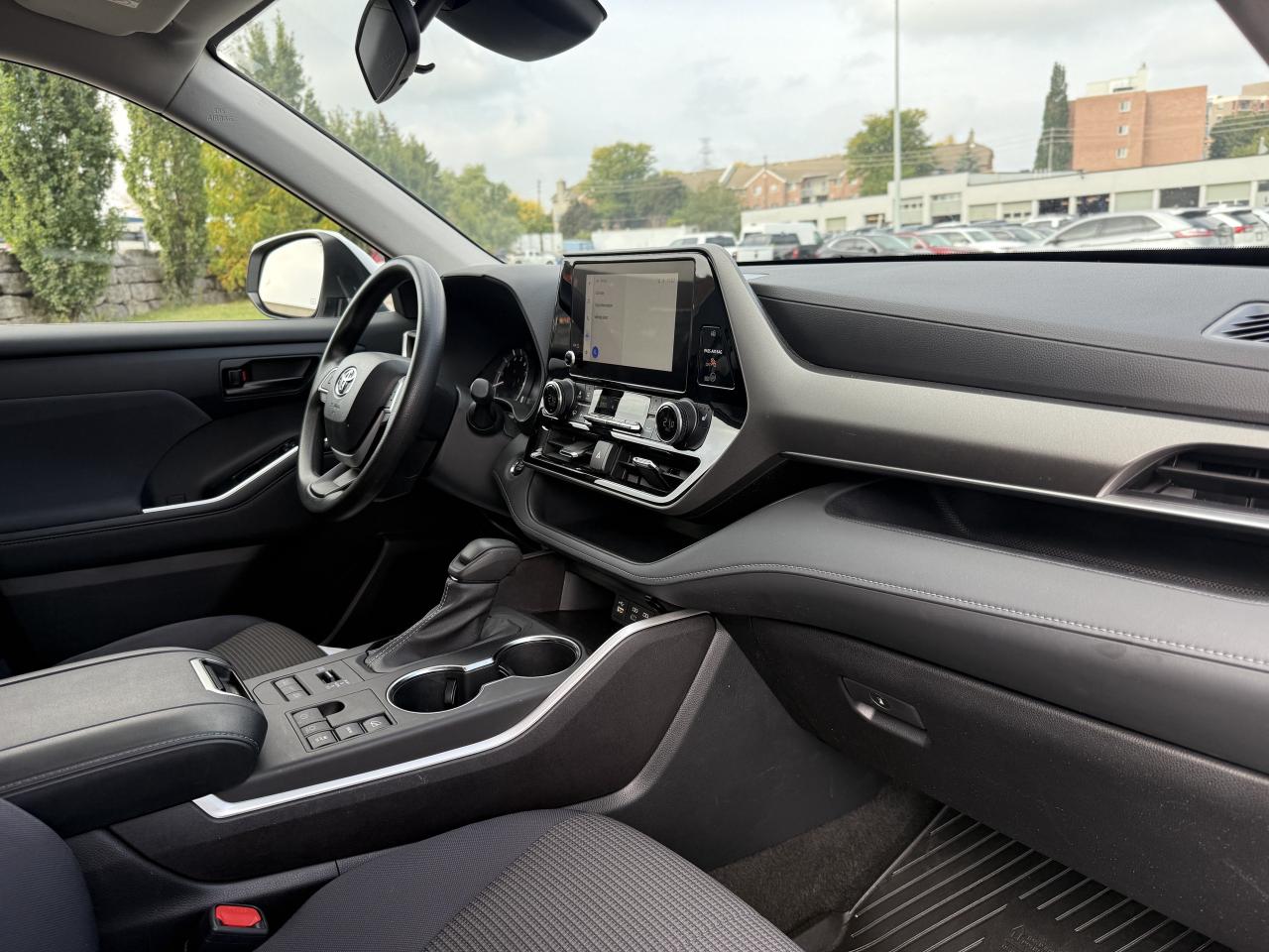 2023 Toyota Highlander LE AWD | BLIND SPOT | HEATED SEATS | Photo