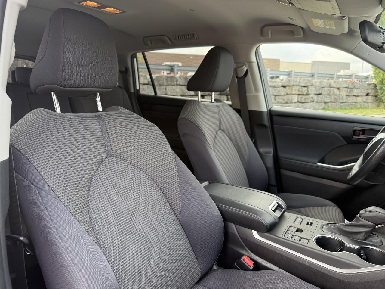 2023 Toyota Highlander LE AWD | BLIND SPOT | HEATED SEATS | Photo