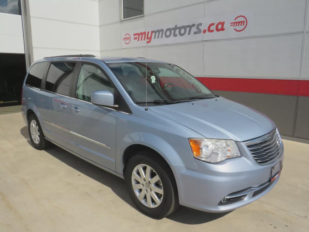 Used 2013 Chrysler Town & Country Touring (**CLEAN TITLE/NO ACCIDENTS!!**SAFETY/CERTIFIED!!**7 PASSENGER**STOW AND GO SEATING**ALLOY RIMS**POWER SLIDING DOORS**POWER SEATS**DVD ENTERTAINMENT SYSTEM**DIGITAL TOUCH SCREEN**CRUISE CONTROL**BLUETOOTH**) for sale in Tillsonburg, ON