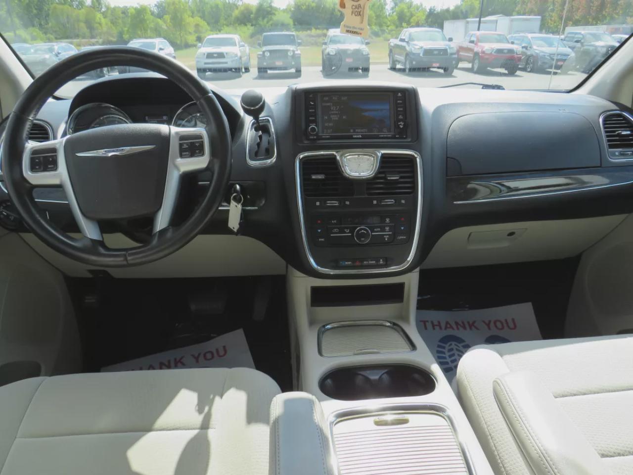 2013 Chrysler Town & Country Touring (**CLEAN TITLE/NO ACCIDENTS!!**SAFETY/CERTIFIED!!**7 PASSENGER**STOW AND GO SEATING**ALLOY RIMS**POWER SLIDING DOORS**POWER SEATS**DVD ENTERTAINMENT SYSTEM**DIGITAL TOUCH SCREEN**CRUISE CONTROL**BLUETOOTH**) Photo4