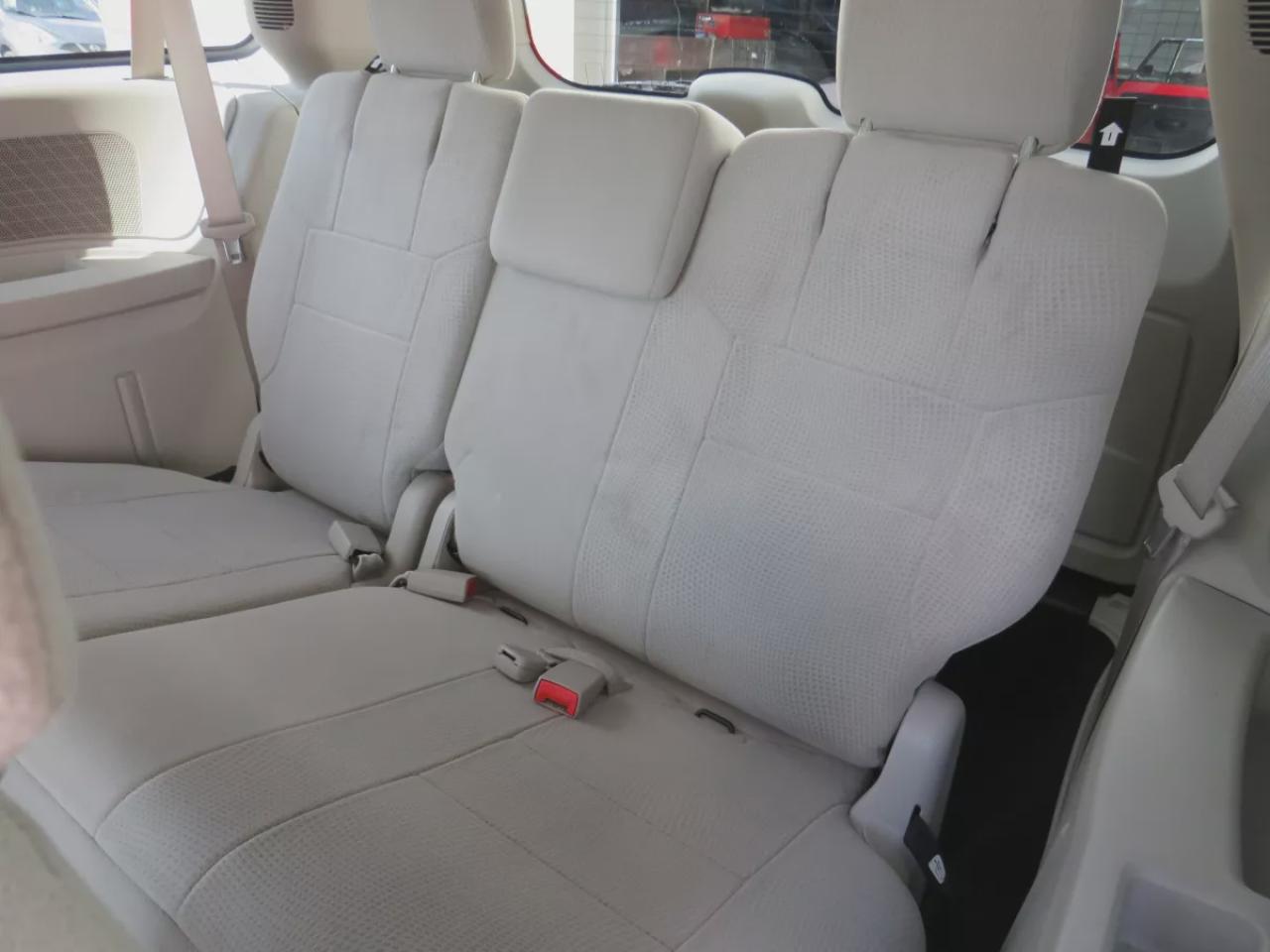 2013 Chrysler Town & Country Touring (**CLEAN TITLE/NO ACCIDENTS!!**SAFETY/CERTIFIED!!**7 PASSENGER**STOW AND GO SEATING**ALLOY RIMS**POWER SLIDING DOORS**POWER SEATS**DVD ENTERTAINMENT SYSTEM**DIGITAL TOUCH SCREEN**CRUISE CONTROL**BLUETOOTH**) Photo