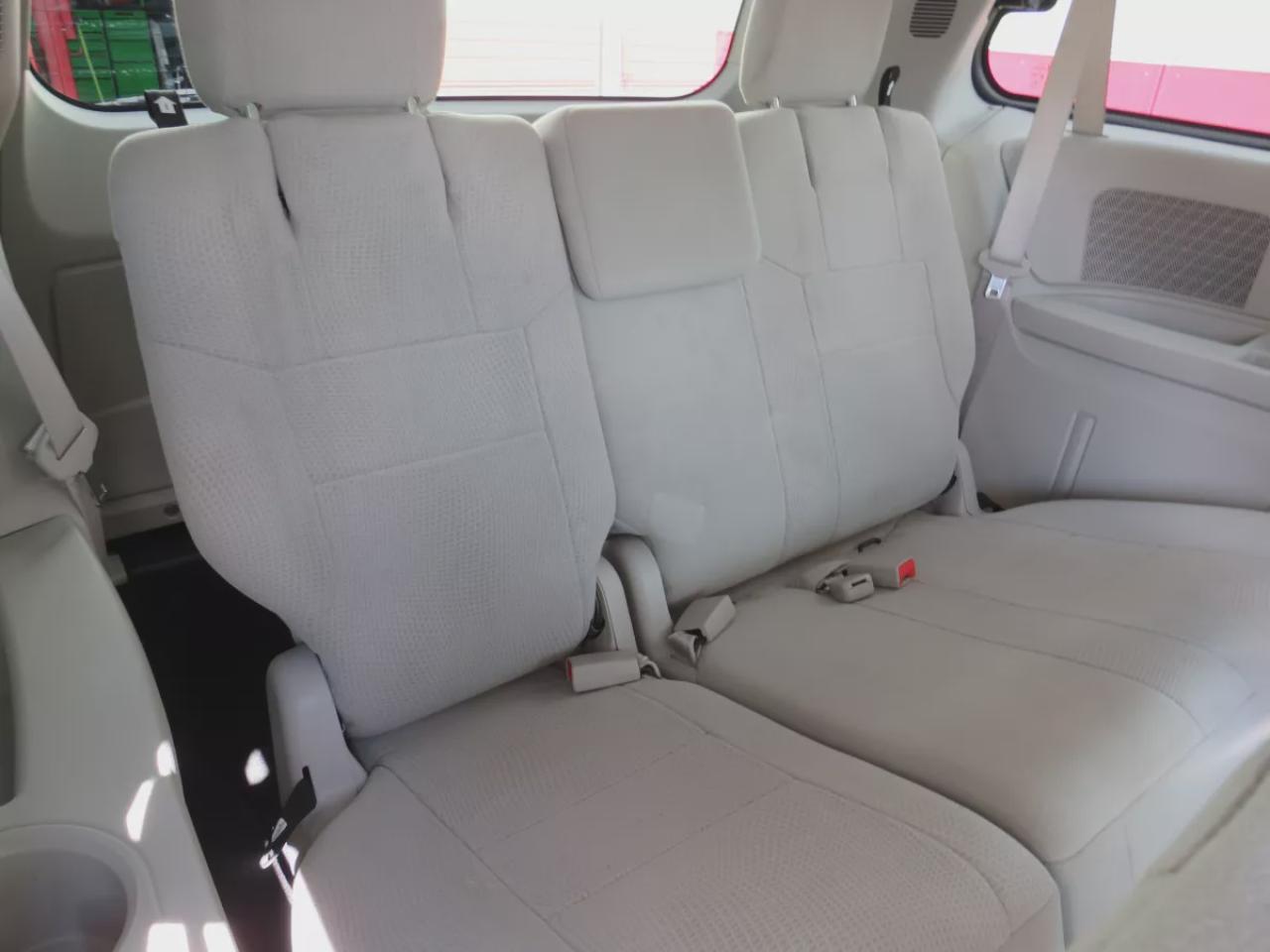 2013 Chrysler Town & Country Touring (**CLEAN TITLE/NO ACCIDENTS!!**SAFETY/CERTIFIED!!**7 PASSENGER**STOW AND GO SEATING**ALLOY RIMS**POWER SLIDING DOORS**POWER SEATS**DVD ENTERTAINMENT SYSTEM**DIGITAL TOUCH SCREEN**CRUISE CONTROL**BLUETOOTH**) Photo