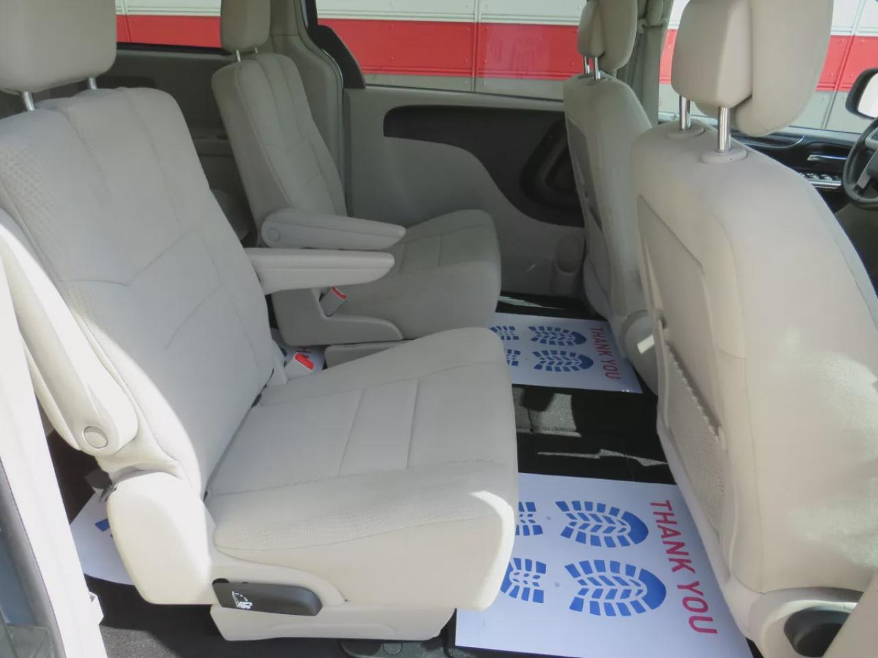 2013 Chrysler Town & Country Touring (**CLEAN TITLE/NO ACCIDENTS!!**SAFETY/CERTIFIED!!**7 PASSENGER**STOW AND GO SEATING**ALLOY RIMS**POWER SLIDING DOORS**POWER SEATS**DVD ENTERTAINMENT SYSTEM**DIGITAL TOUCH SCREEN**CRUISE CONTROL**BLUETOOTH**) Photo