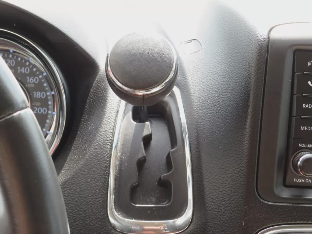 2013 Chrysler Town & Country Touring (**CLEAN TITLE/NO ACCIDENTS!!**SAFETY/CERTIFIED!!**7 PASSENGER**STOW AND GO SEATING**ALLOY RIMS**POWER SLIDING DOORS**POWER SEATS**DVD ENTERTAINMENT SYSTEM**DIGITAL TOUCH SCREEN**CRUISE CONTROL**BLUETOOTH**) Photo