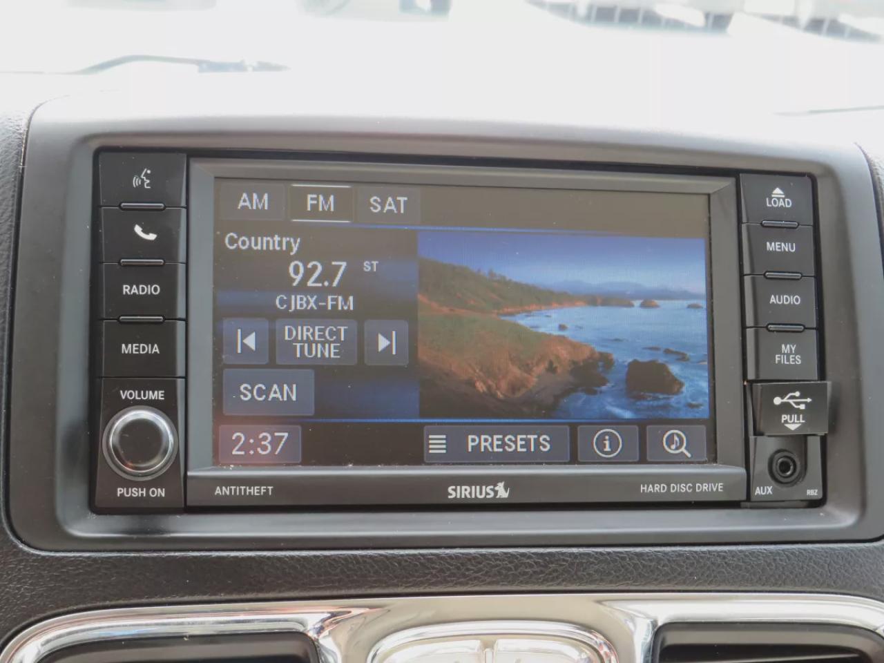 2013 Chrysler Town & Country Touring (**CLEAN TITLE/NO ACCIDENTS!!**SAFETY/CERTIFIED!!**7 PASSENGER**STOW AND GO SEATING**ALLOY RIMS**POWER SLIDING DOORS**POWER SEATS**DVD ENTERTAINMENT SYSTEM**DIGITAL TOUCH SCREEN**CRUISE CONTROL**BLUETOOTH**) Photo