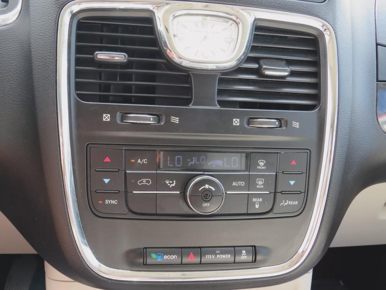 2013 Chrysler Town & Country Touring (**CLEAN TITLE/NO ACCIDENTS!!**SAFETY/CERTIFIED!!**7 PASSENGER**STOW AND GO SEATING**ALLOY RIMS**POWER SLIDING DOORS**POWER SEATS**DIGITAL TOUCH SCREEN**CRUISE CONTROL**BLUETOOTH**) Photo