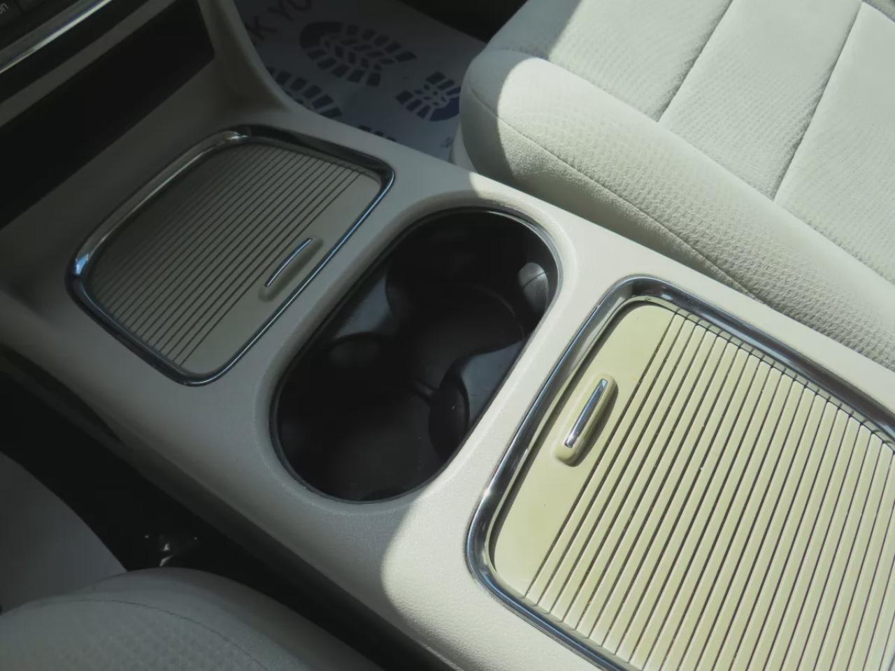 2013 Chrysler Town & Country Touring (**CLEAN TITLE/NO ACCIDENTS!!**SAFETY/CERTIFIED!!**7 PASSENGER**STOW AND GO SEATING**ALLOY RIMS**POWER SLIDING DOORS**POWER SEATS**DVD ENTERTAINMENT SYSTEM**DIGITAL TOUCH SCREEN**CRUISE CONTROL**BLUETOOTH**) Photo