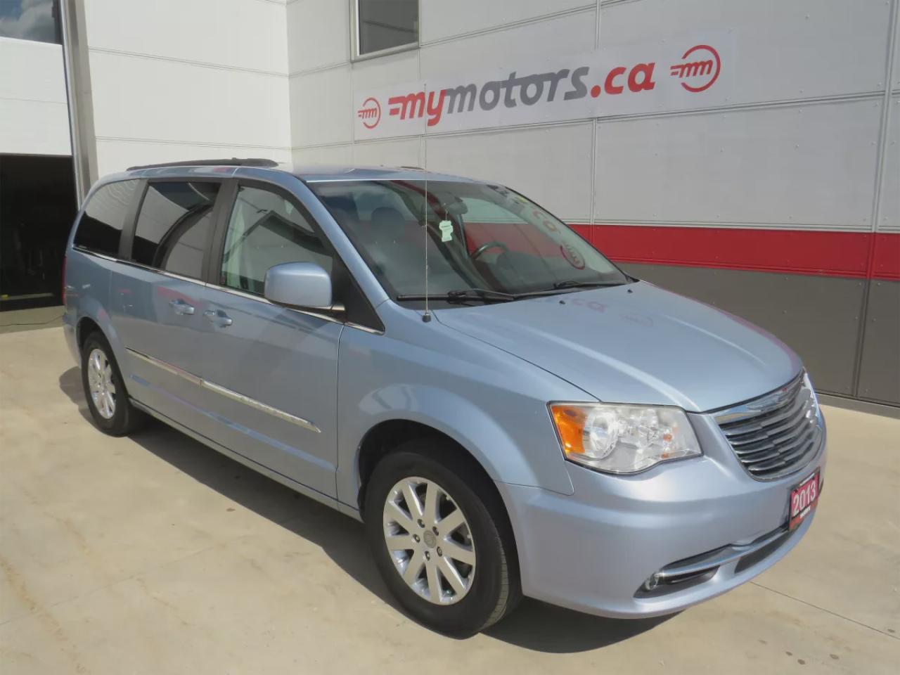 2013 Chrysler Town & Country Touring (**CLEAN TITLE/NO ACCIDENTS!!**SAFETY/CERTIFIED!!**7 PASSENGER**STOW AND GO SEATING**ALLOY RIMS**POWER SLIDING DOORS**POWER SEATS**DIGITAL TOUCH SCREEN**CRUISE CONTROL**BLUETOOTH**) Photo