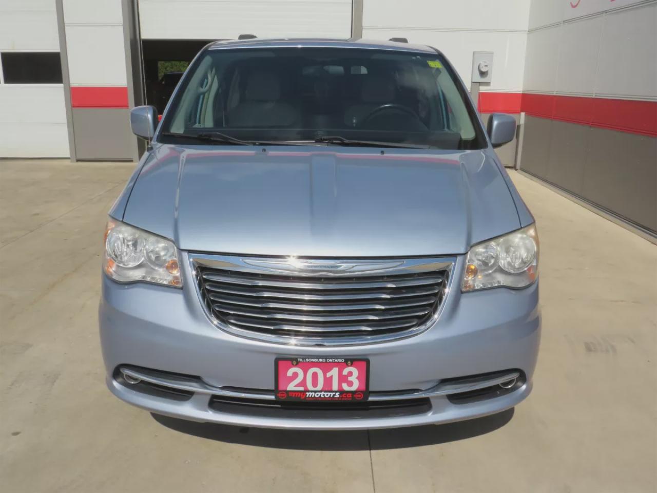 2013 Chrysler Town & Country Touring (**CLEAN TITLE/NO ACCIDENTS!!**SAFETY/CERTIFIED!!**7 PASSENGER**STOW AND GO SEATING**ALLOY RIMS**POWER SLIDING DOORS**POWER SEATS**DVD ENTERTAINMENT SYSTEM**DIGITAL TOUCH SCREEN**CRUISE CONTROL**BLUETOOTH**) Photo