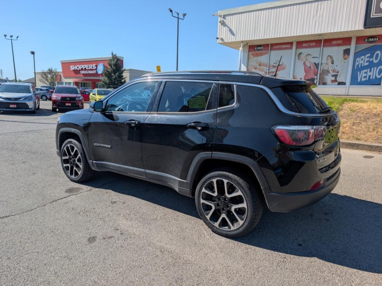 2017 Jeep Compass Limited  **HTD SW - PWR GATE - ROOF** Photo